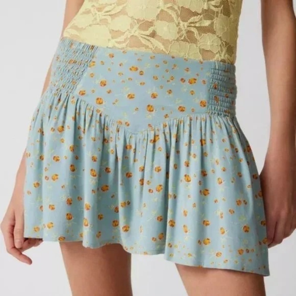 Urban Outfitters Auriella‎ Drop-waist Floral Mini Skirt Shorts Size Large NWT